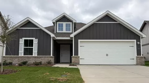 2040 Bobby Ashcraft Dr, Lindale, TX 75771