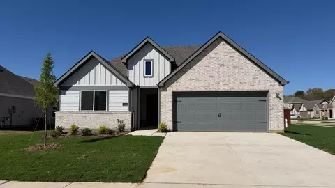 6013 Freedom Dr, Lindale, TX 75771