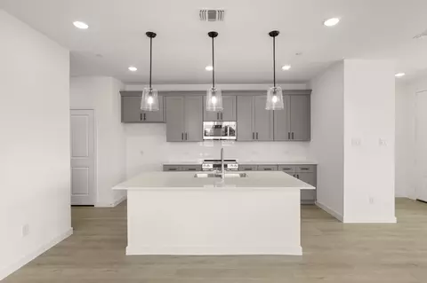 5700 Lakeview Dr, Watauga, TX 76148