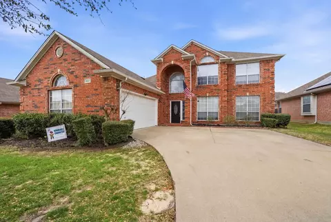 8641 Shadow Trace Dr, Fort Worth, TX 76244