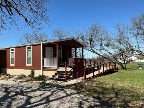 1017 W Ross Ave, De Leon, TX 76444