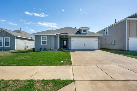 9709 Dan Meyer Dr, Fort Worth, TX 76140