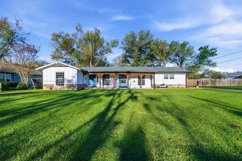 1704 S Houston St, Kaufman, TX 75142