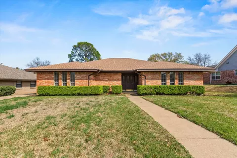 1905 Alamo Dr, Arlington, TX 76012