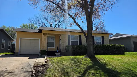 2137 San Jose Dr, Fort Worth, TX 76112