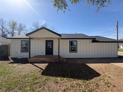1047 Davis St N, Sulphur Springs, TX 75482
