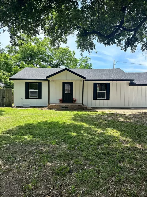 1047 Davis St N, Sulphur Springs, TX 75482
