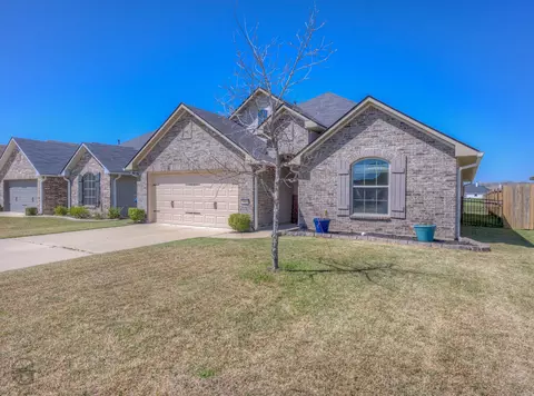 4012 False River Dr, Bossier City, LA 71111
