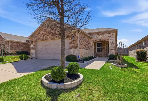 804 Freedom Ln, Aubrey, TX 76227