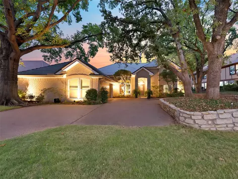 2907 Arbor Oaks Dr, Arlington, TX 76006