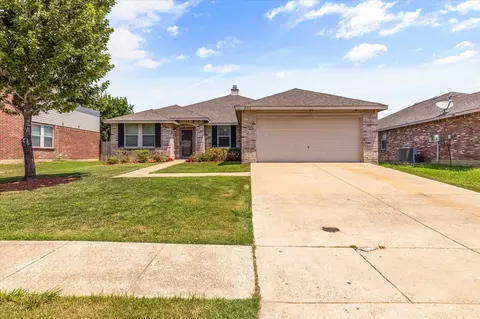 2136 Edgewood Dr, Grand Prairie, TX 75052