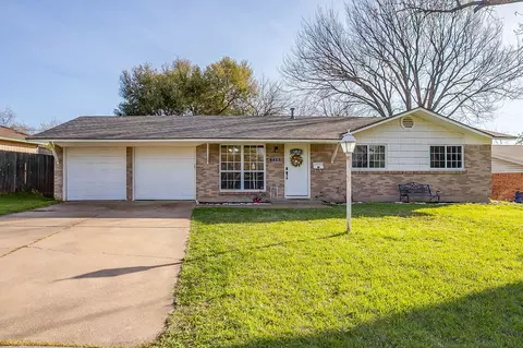 540 Mound St, Burleson, TX 76028