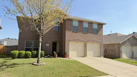 9208 Conestoga Dr, Fort Worth, TX 76131