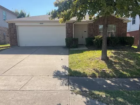 1820 White Feather Ln, Fort Worth, TX 76131