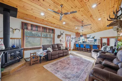 115 Friar Tuck Dr, Gordonville, TX 76245