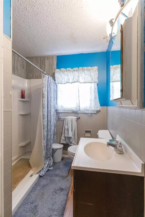 Bath - 1304 Westover Dr, Anson, TX 79501 photo 1 of 3