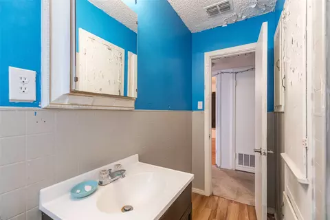Bath - 1304 Westover Dr, Anson, TX 79501 photo 3 of 3