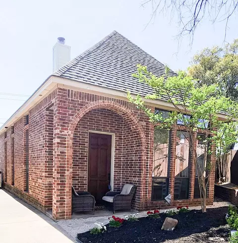 4900 Ridglea Hills Ct, Fort Worth, TX 76116