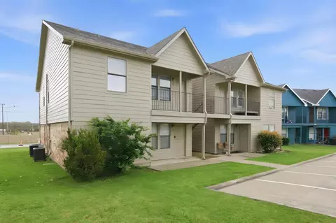 319 Ware Dr, Grand Prairie, TX 75051