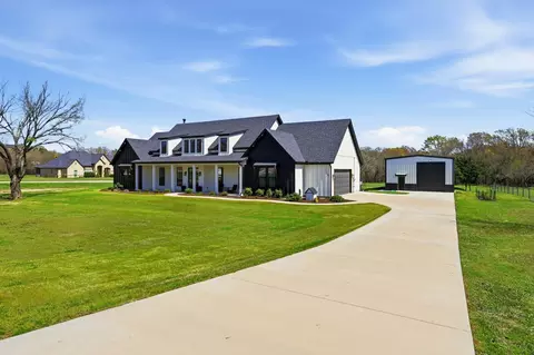 701 Glade Park Ct, Azle, TX 76020