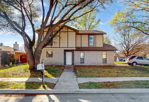 702 Middle Glen Dr, Garland, TX 75043