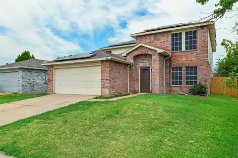 8709 Hunters Creek Dr, Fort Worth, TX 76123