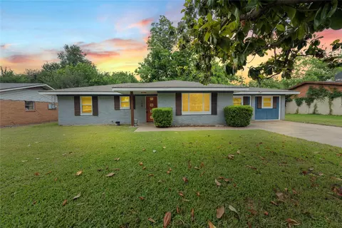 104 E Santa Anna Dr, Robinson, TX 76706