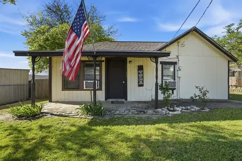 718 Narrow St, Weatherford, TX 76086