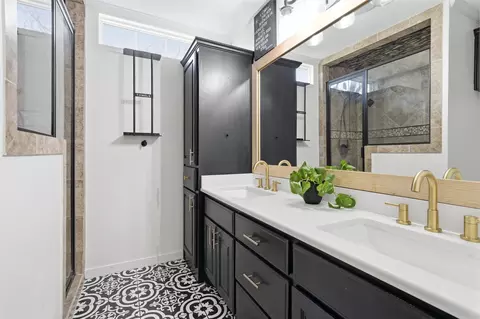 Bath - 1901 N 7th St, Waco, TX 76708 photo 1 of 1