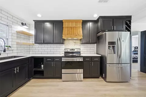 Kitchen - 1901 N 7th St, Waco, TX 76708 photo 2 of 2