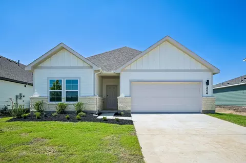 2204 Trailside Dr, Sherman, TX 75092