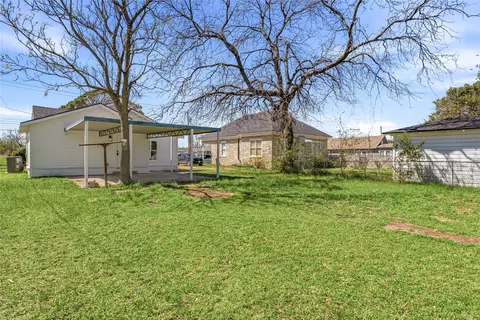Exterior - 815 Garrison St, Waco, TX 76704 photo 8 of 9