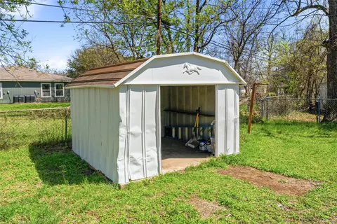 Exterior - 815 Garrison St, Waco, TX 76704 photo 9 of 9