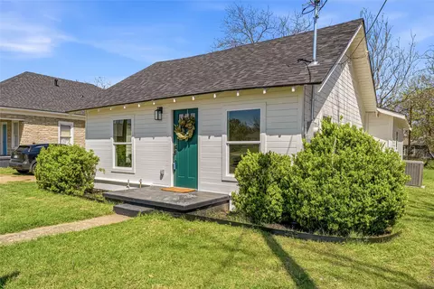 Exterior - 815 Garrison St, Waco, TX 76704 photo 2 of 9