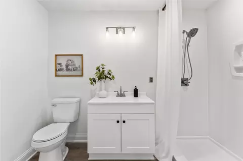 Bath - 815 Garrison St, Waco, TX 76704 photo 1 of 3
