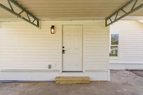 Exterior - 815 Garrison St, Waco, TX 76704 photo 7 of 9