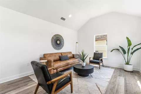 Living - 815 Garrison St, Waco, TX 76704 photo 1 of 2