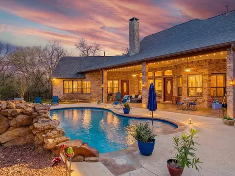 2050 E Oak Shores Dr, Cross Roads, TX 76227