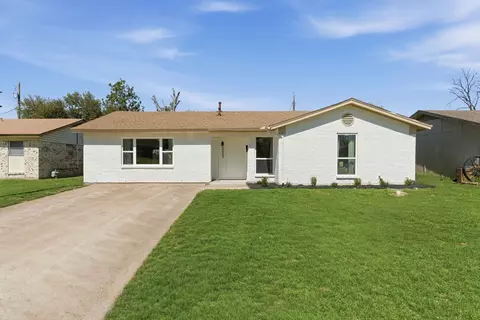 2033 Meadow Gln, Irving, TX 75060