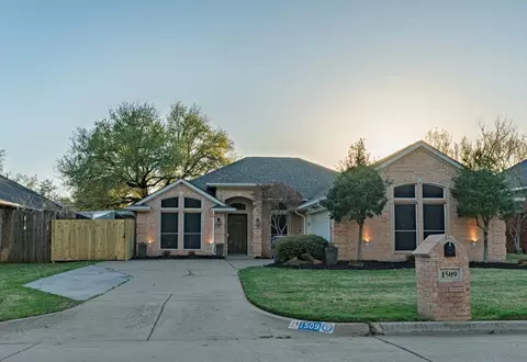 1509 Bridge Water Ln, Mansfield, TX 76063