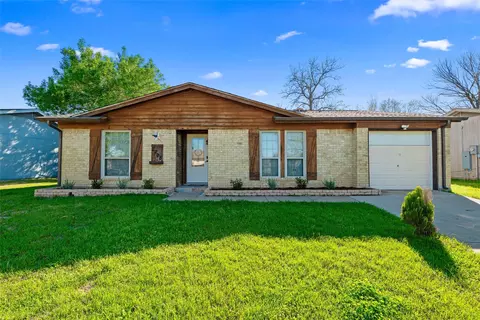 2208 Biscayne Dr W, Irving, TX 75060