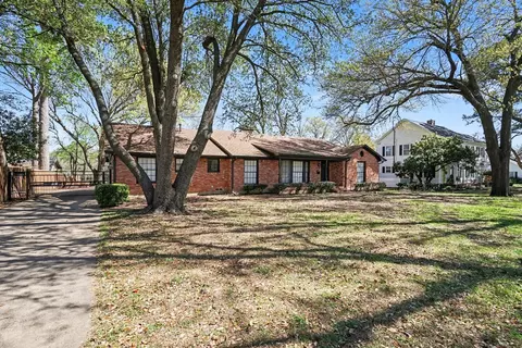 304 Elm Dr, Terrell, TX 75160