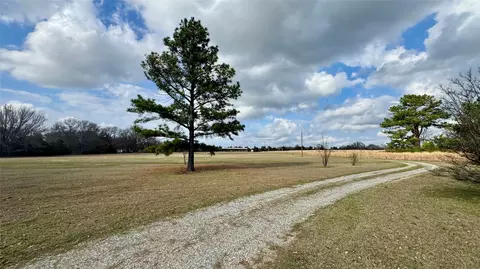 877 County Road 2010, Ivanhoe, TX 75447