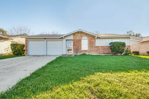 3820 Flamingo Ln, Irving, TX 75062