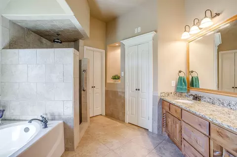 Bath - 515 Morrow Rd, Springtown, TX 76082 photo 1 of 6