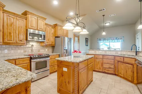 Kitchen - 515 Morrow Rd, Springtown, TX 76082 photo 3 of 4