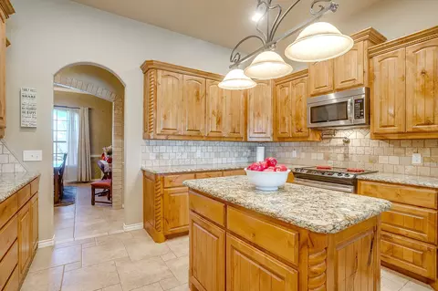 Kitchen - 515 Morrow Rd, Springtown, TX 76082 photo 2 of 4
