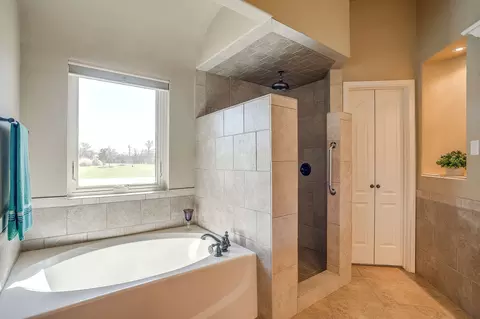 Bath - 515 Morrow Rd, Springtown, TX 76082 photo 3 of 6
