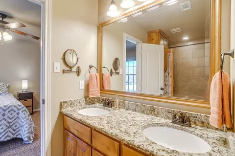 Bath - 515 Morrow Rd, Springtown, TX 76082 photo 4 of 6