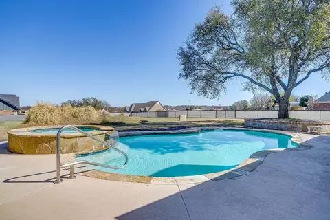 Exterior - 515 Morrow Rd, Springtown, TX 76082 photo 7 of 11